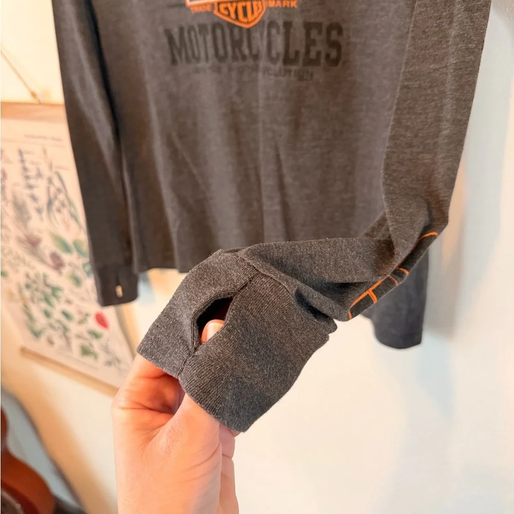 Large - Harley Davidson - Charcoal V-Neck Long Sleeve - Picture 4 of 8